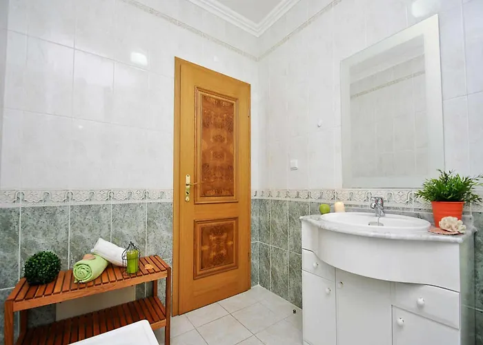 Appartement à 2 Chambres à Coucher